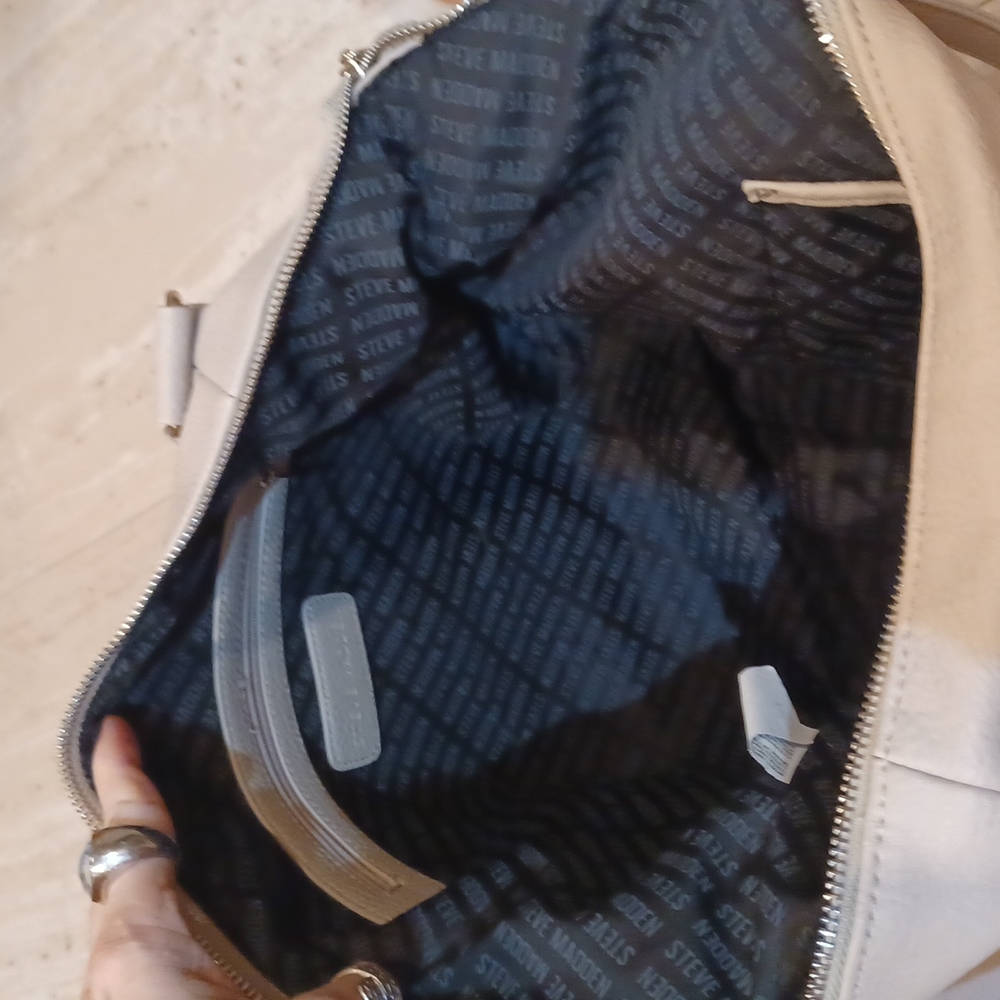 Stunning Steve Madden Oversized Shoulder/Travel Bag - Picture 9 of 16